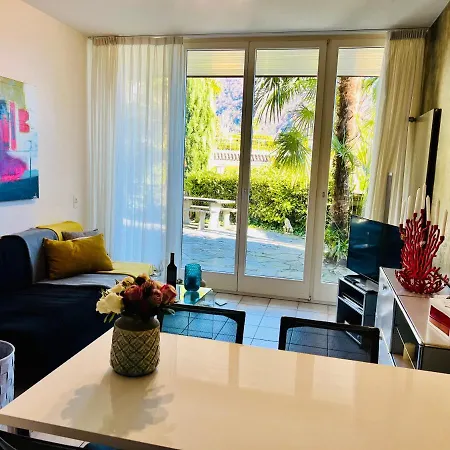 Mit Aussicht Auf Maggiore & Pool