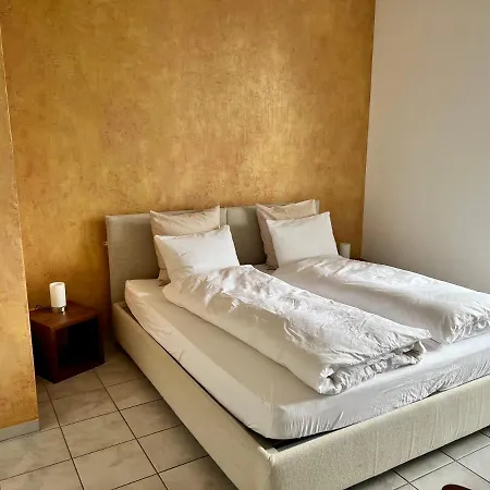 Mit Aussicht Auf Maggiore & Pool Lägenhet *