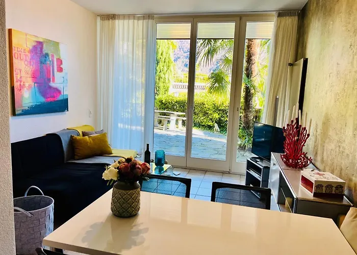 Mit Aussicht Auf Maggiore & Pool