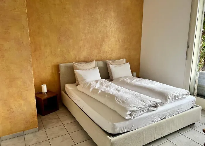 Mit Aussicht Auf Maggiore & Pool Lägenhet *